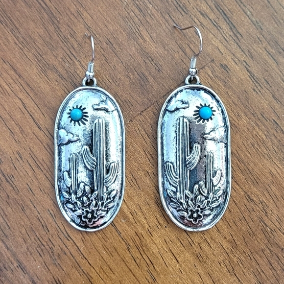 Western Silver And Turquoise Oval Cactus Earrings New - Picture 2 of 3